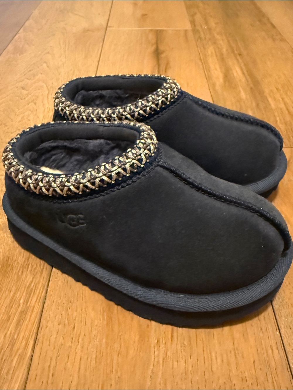 UGG Kids Navy Braided-Trim Cozy Slip-On Slippers